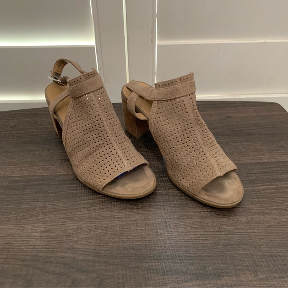 Franco Sarto Harlet 2 perforated leather sandal size 7.5 - Picture 3 of 14